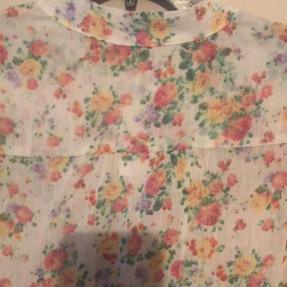 Kut semi sheer blouse off white with roses, medium - Picture 6 of 6